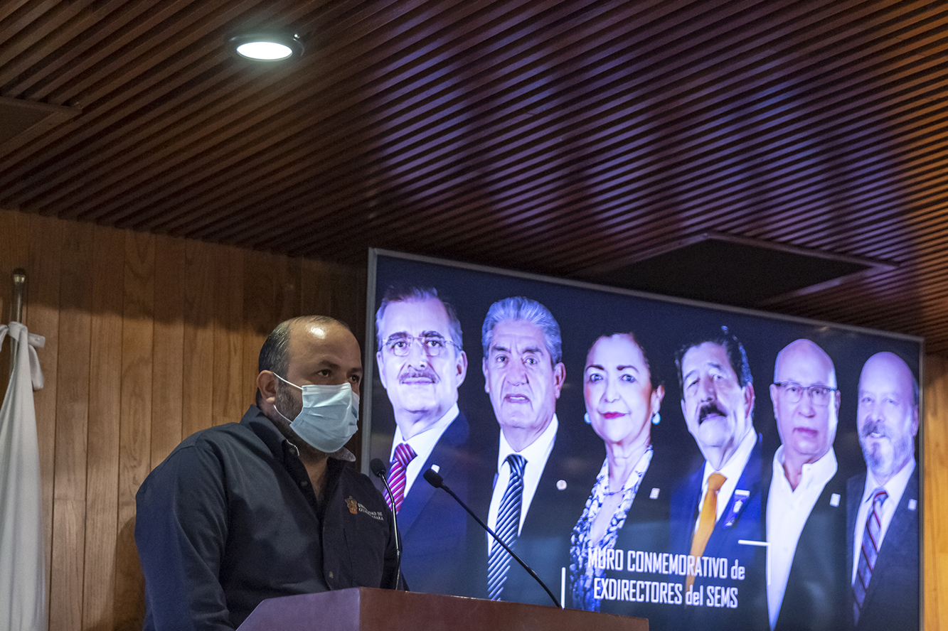 Develan muro conmemorativo, en el auditorio del edificio Valentín Gómez Farías, dedicado a exdirectores del SEMS Develan muro conmemorativo, en el auditorio del edificio Valentín Gómez Farías, dedicado a exdirectores del SEMS
