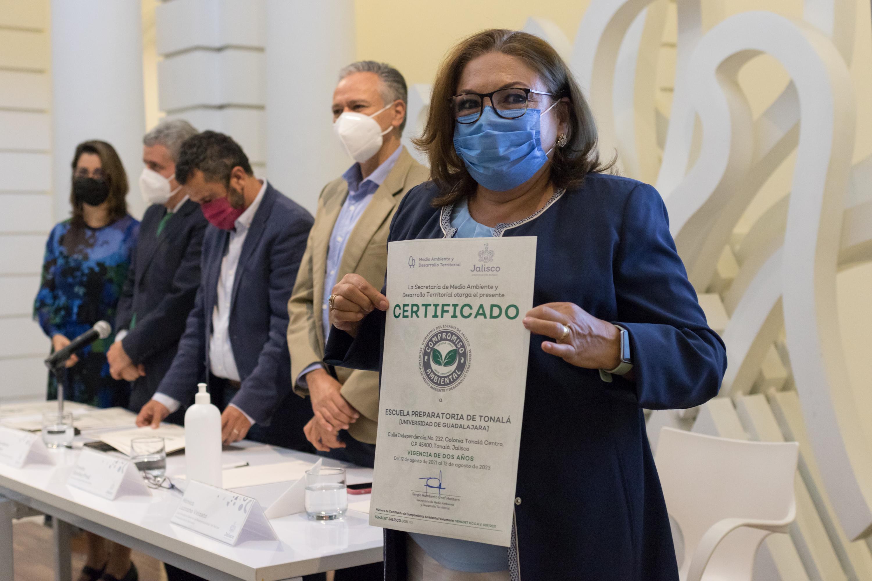 Refrenda la Preparatoria de Tonalá su compromiso con el medio ambiente con certificación de la Semadet Refrenda la Preparatoria de Tonalá su compromiso con el medio ambiente con certificación de la Semadet