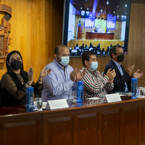Entrega SEMS constancias a los facilitadores del programa Dreambuilder en Prepas UDG